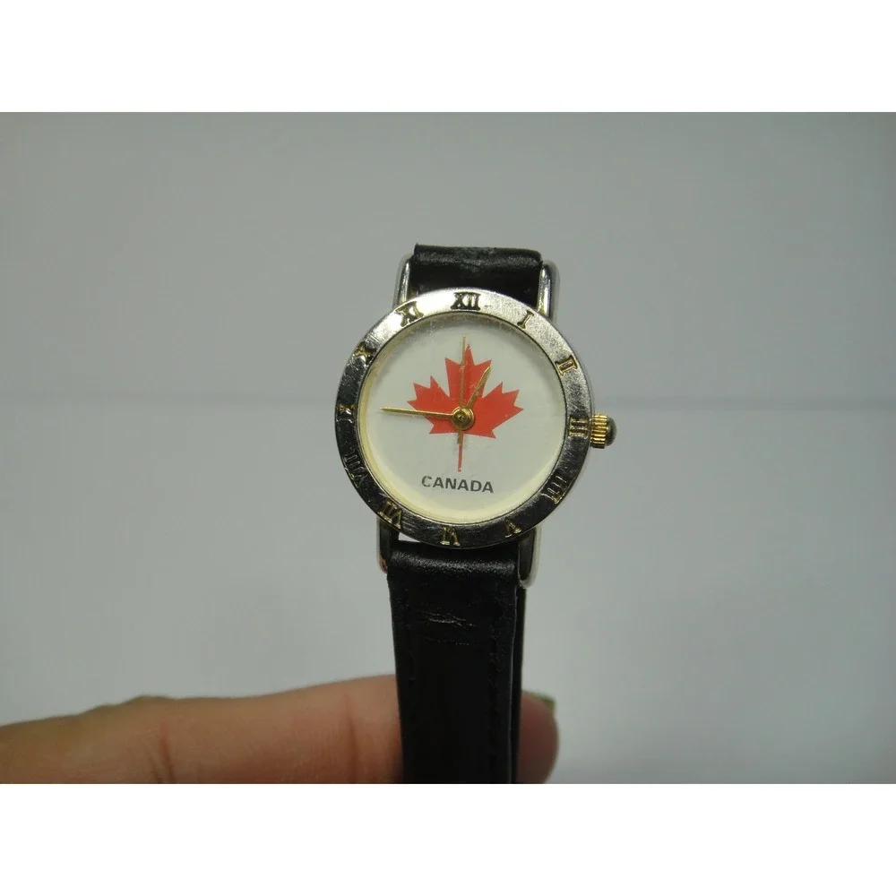 Excellent Canada Maple Leaf Watch Women's Silver Gold Two Tone Leather Strap VTG